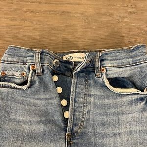 Zara button fly jeans, perfect medium blue, only worn once, USA 2, size 24.